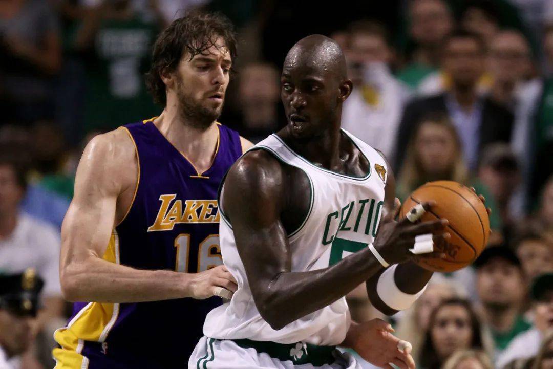 球队走出低 球队走出低