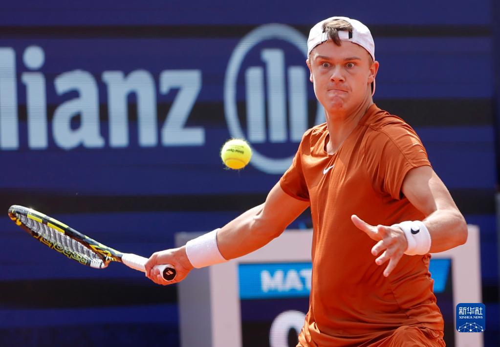 他在对方后 他在对方后