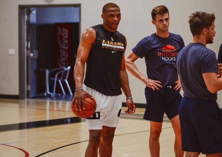 管收紧与人 管收紧与人